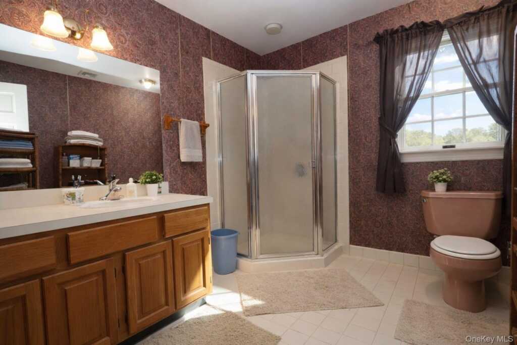 90 S Middletown Road, Pearl River, NY 10965 - Photo 37 of 47