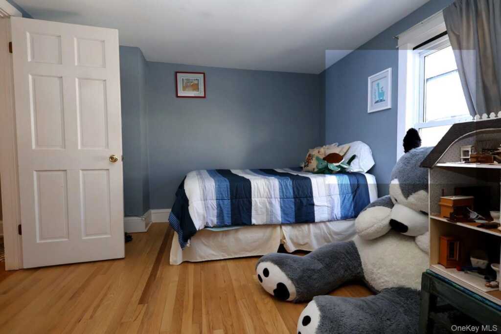 90 S Middletown Road, Pearl River, NY 10965 - Photo 38 of 47