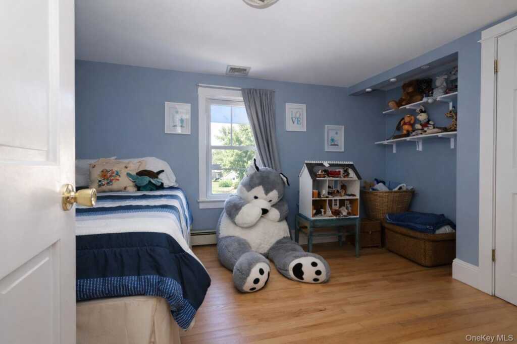 90 S Middletown Road, Pearl River, NY 10965 - Photo 39 of 47