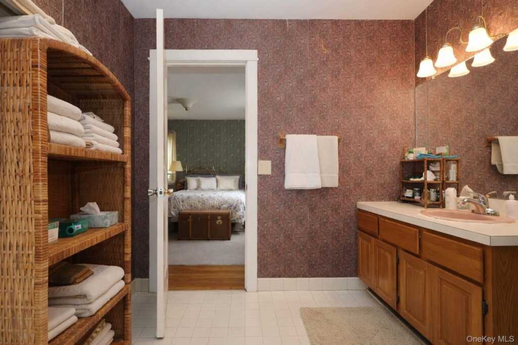 90 S Middletown Road, Pearl River, NY 10965 - Photo 40 of 47