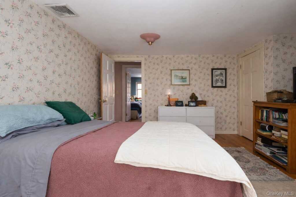 90 S Middletown Road, Pearl River, NY 10965 - Photo 41 of 47