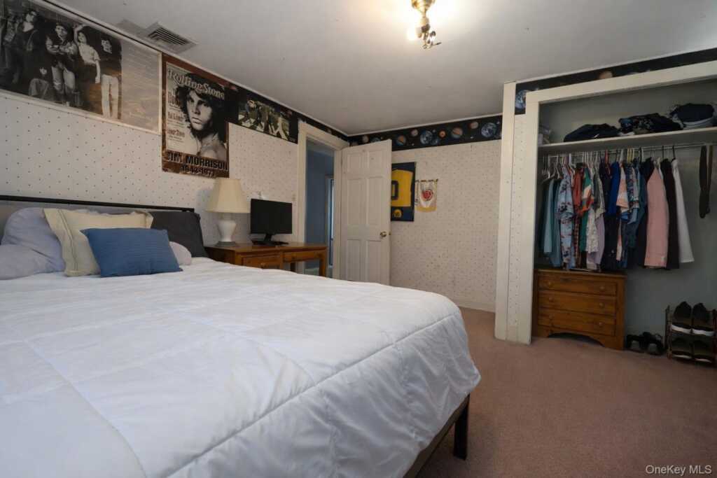 90 S Middletown Road, Pearl River, NY 10965 - Photo 42 of 47