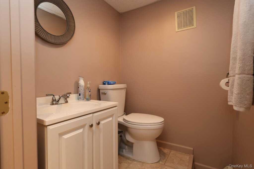 90 S Middletown Road, Pearl River, NY 10965 - Photo 47 of 47