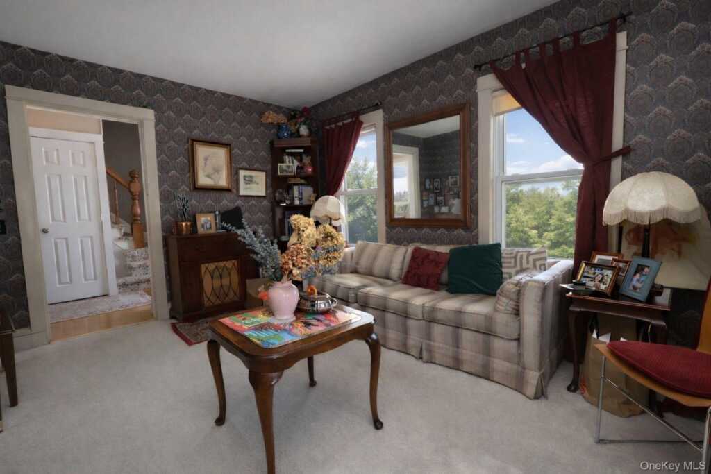 90 S Middletown Road, Pearl River, NY 10965 - Photo 6 of 47