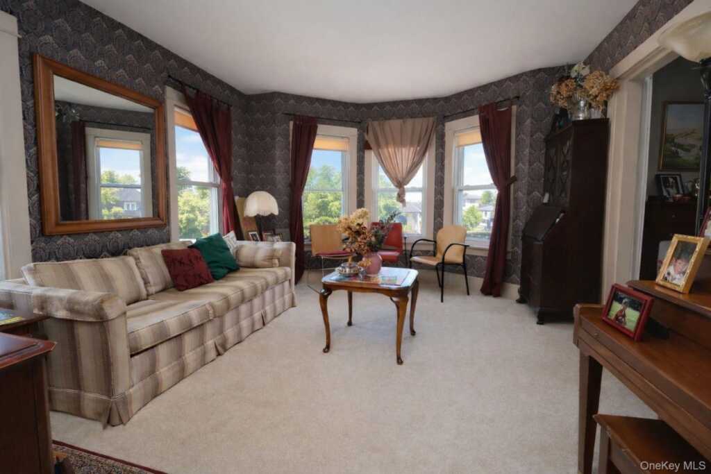 90 S Middletown Road, Pearl River, NY 10965 - Photo 8 of 47