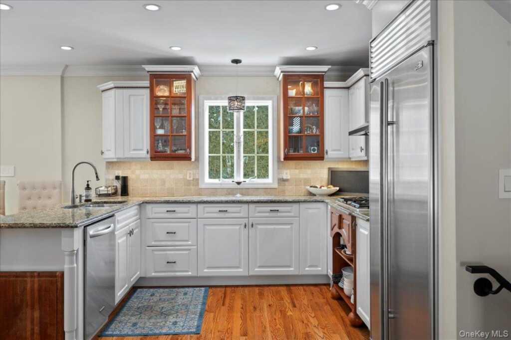 299 Stratton Road, New Rochelle, NY 10804 - Photo 11 of 50