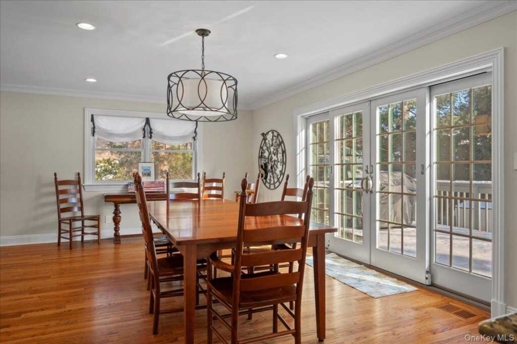 299 Stratton Road, New Rochelle, NY 10804 - Photo 13 of 50