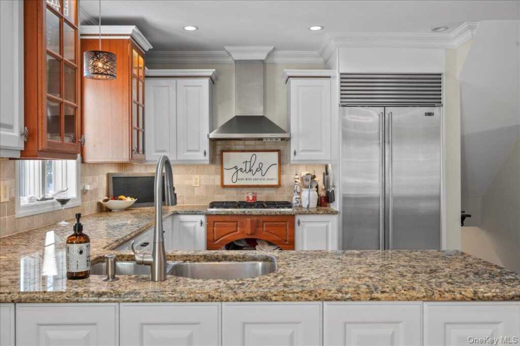 299 Stratton Road, New Rochelle, NY 10804 - Photo 15 of 50