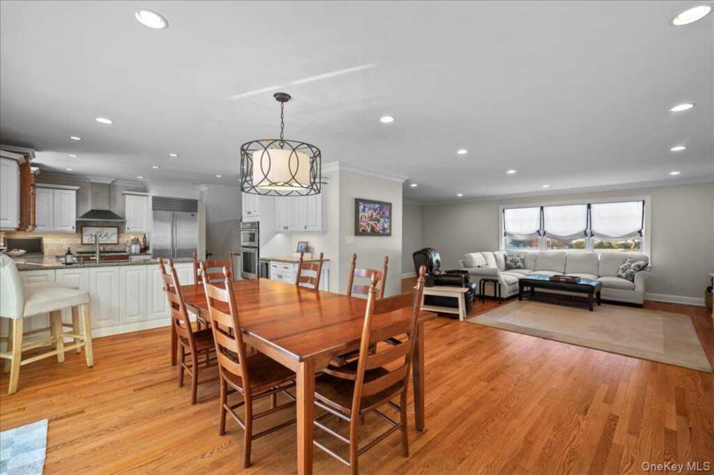 299 Stratton Road, New Rochelle, NY 10804 - Photo 18 of 50