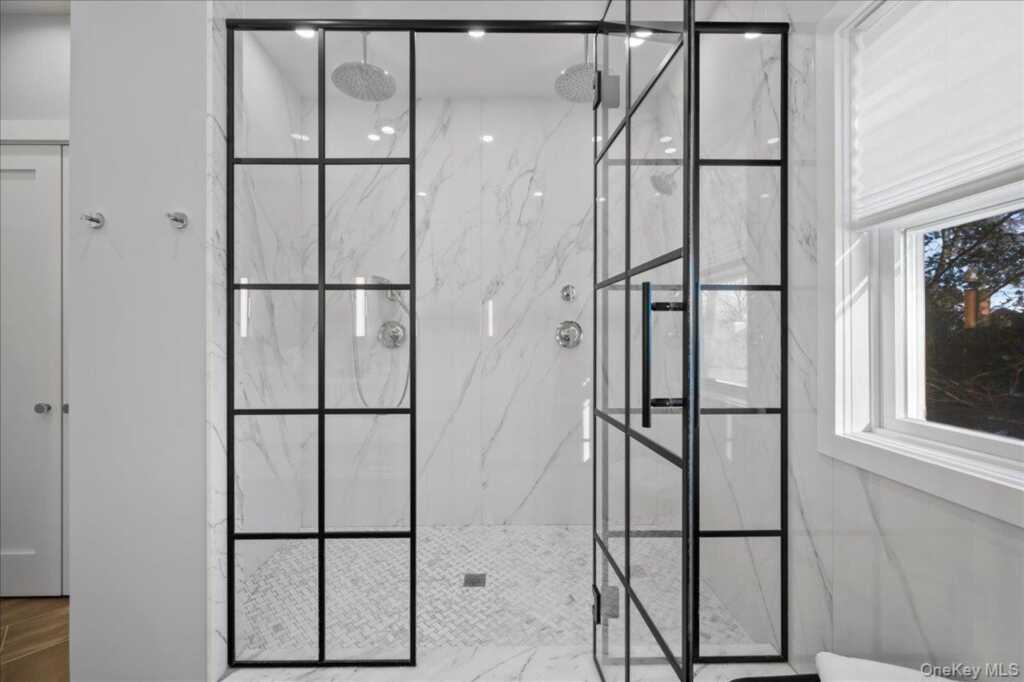 299 Stratton Road, New Rochelle, NY 10804 - Photo 25 of 50