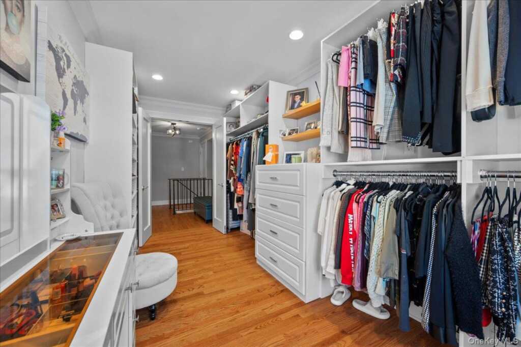 299 Stratton Road, New Rochelle, NY 10804 - Photo 26 of 50