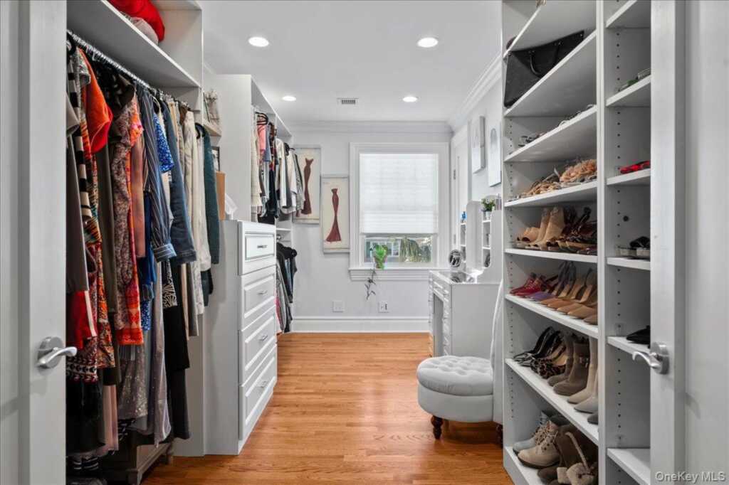 299 Stratton Road, New Rochelle, NY 10804 - Photo 28 of 50