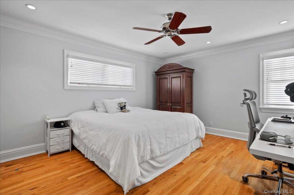 299 Stratton Road, New Rochelle, NY 10804 - Photo 32 of 50