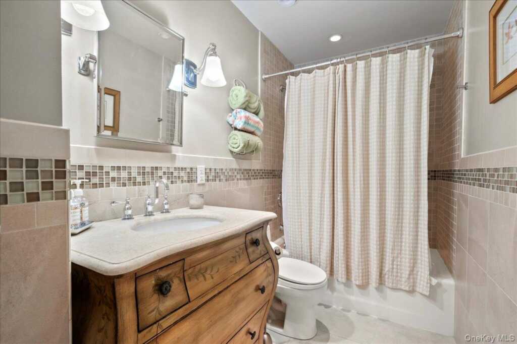 299 Stratton Road, New Rochelle, NY 10804 - Photo 33 of 50