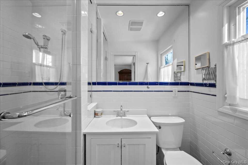 299 Stratton Road, New Rochelle, NY 10804 - Photo 35 of 50