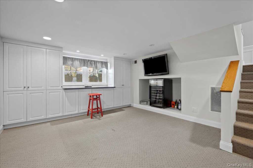 299 Stratton Road, New Rochelle, NY 10804 - Photo 39 of 50