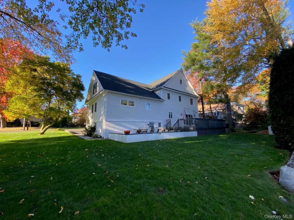 299 Stratton Road, New Rochelle, NY 10804 - Photo 44 of 50