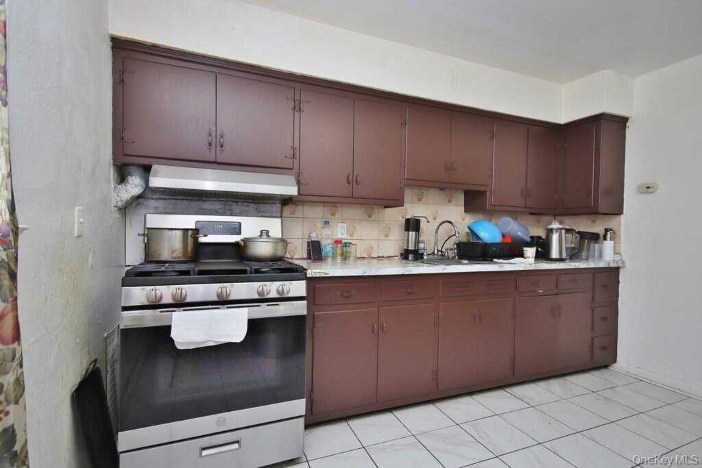 5 Highland Avenue, Suffern, NY 10901 - Photo 3 of 30