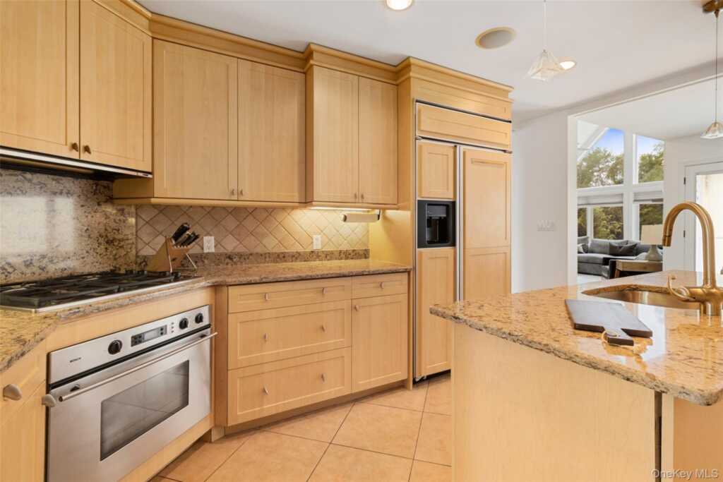 33 Hillandale Road, Rye, NY 10573 - Photo 10 of 31