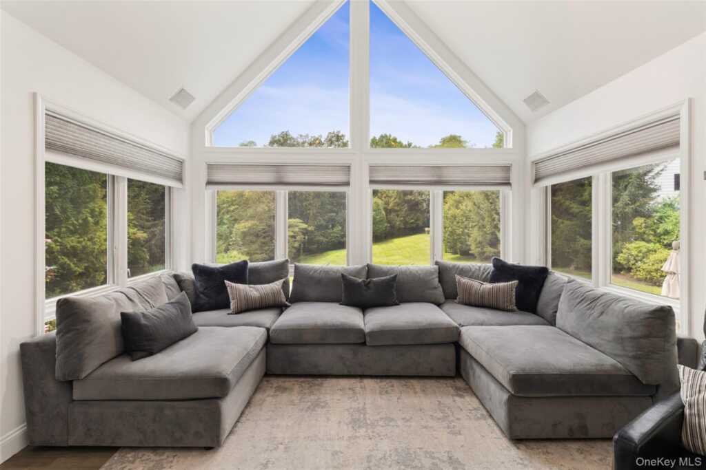 33 Hillandale Road, Rye, NY 10573 - Photo 3 of 31