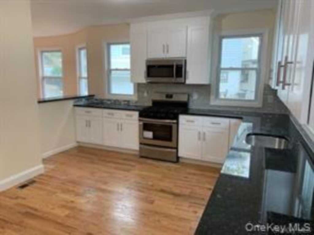 16 Park Avenue, White Plains, NY 10603 - Photo 7 of 23