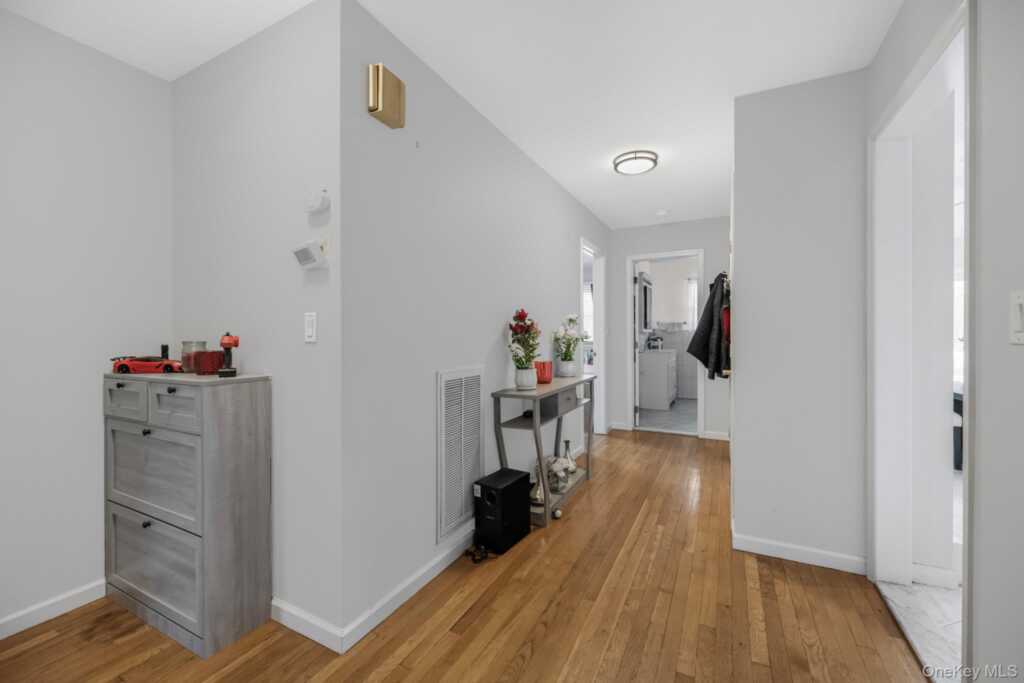 40 Roanoke Avenue, Rye, NY 10573 - Photo 10 of 29