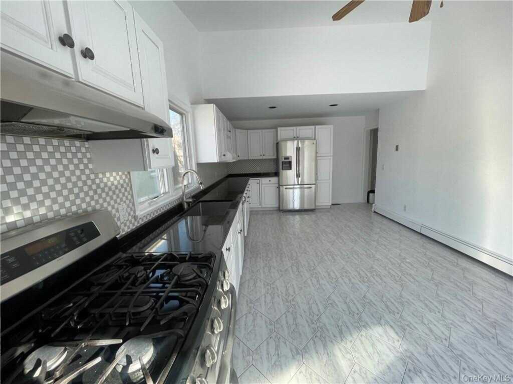 40 Roanoke Avenue, Rye, NY 10573 - Photo 12 of 29