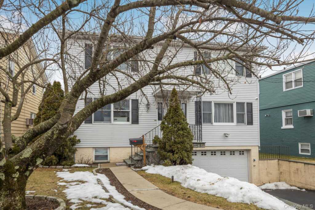 40 Roanoke Avenue, Rye, NY 10573 - Photo 3 of 29