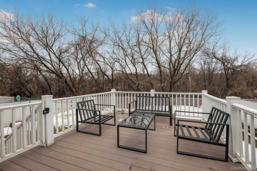 40 Roanoke Avenue, Rye, NY 10573 - Photo 8 of 29