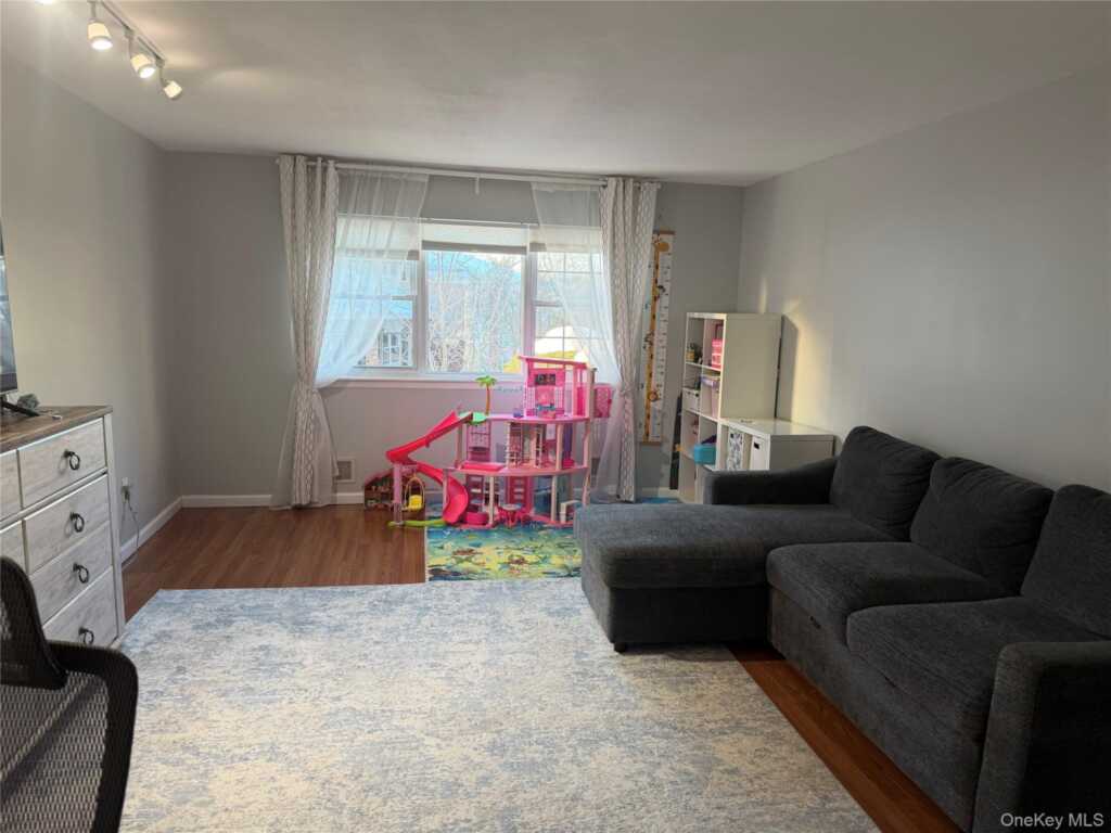 68 Bon Aire Circle, Unit #P 10, Suffern, NY 10901 - Photo 5 of 10