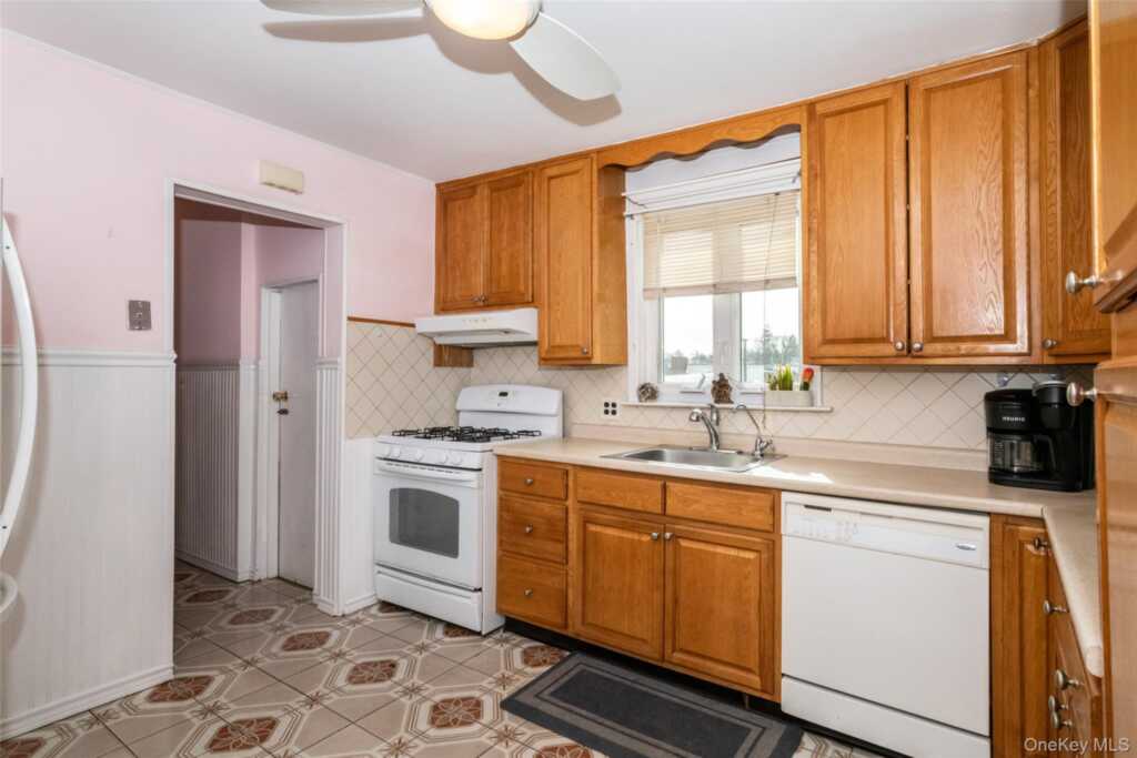 24 5th Avenue, New Rochelle, NY 10801 - Photo 3 of 29