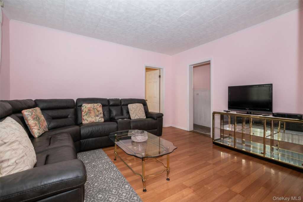 24 5th Avenue, New Rochelle, NY 10801 - Photo 5 of 29