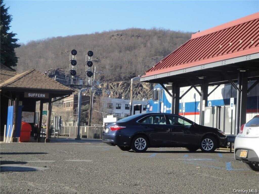 44 Wayne Avenue, Suffern, NY 10901 - Photo 15 of 35