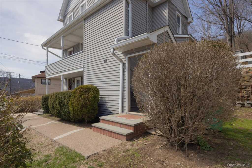 44 Wayne Avenue, Suffern, NY 10901 - Photo 5 of 35