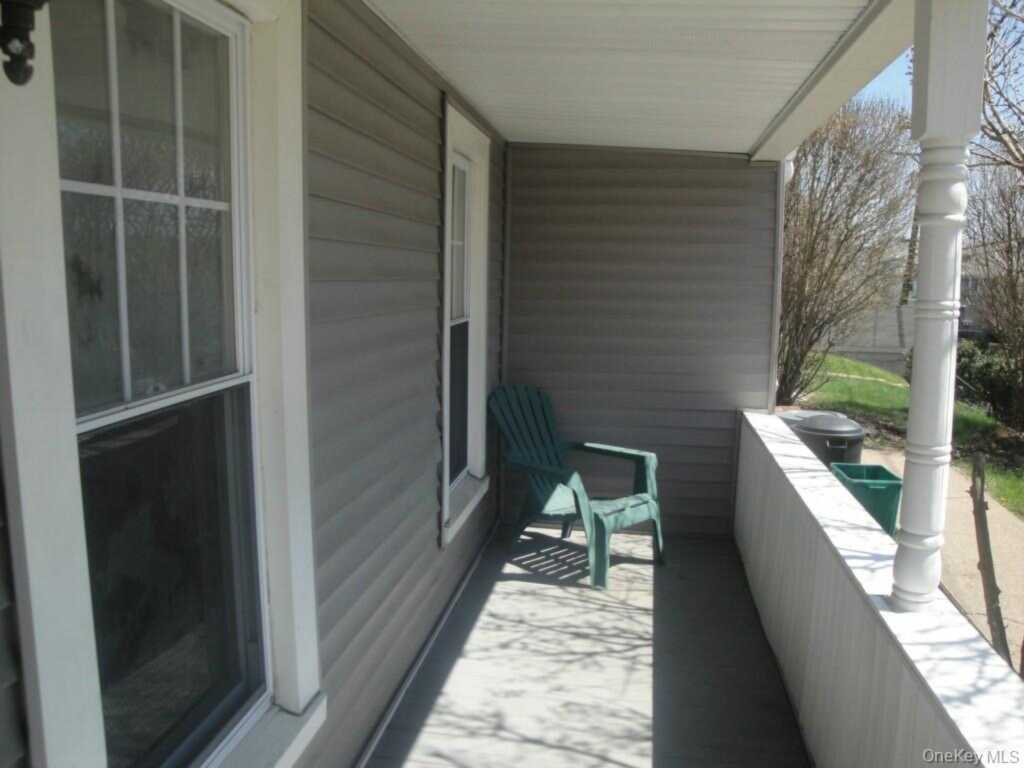 44 Wayne Avenue, Suffern, NY 10901 - Photo 6 of 35