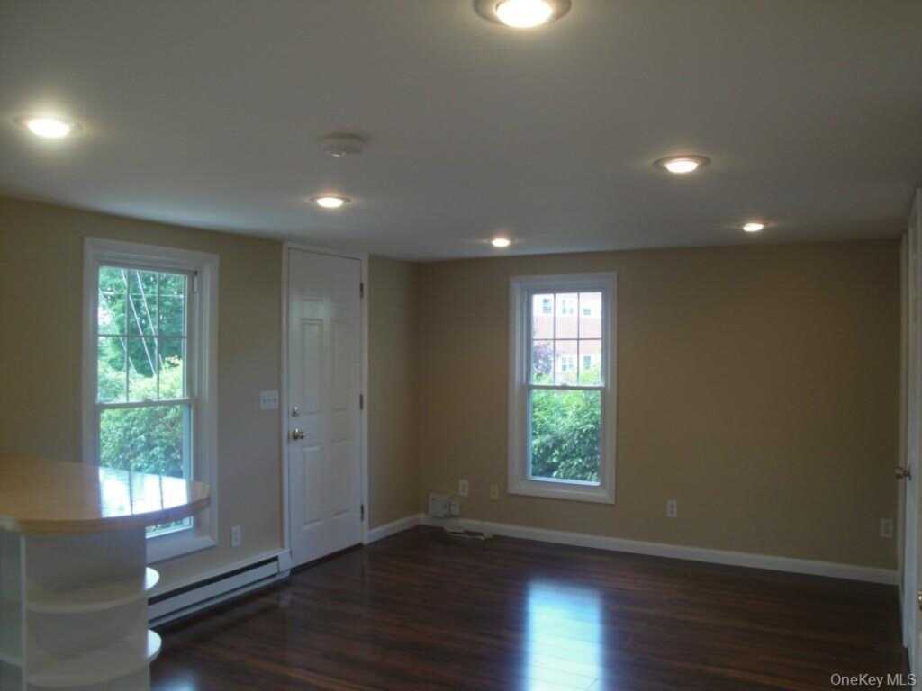 44 Wayne Avenue, Suffern, NY 10901 - Photo 8 of 35