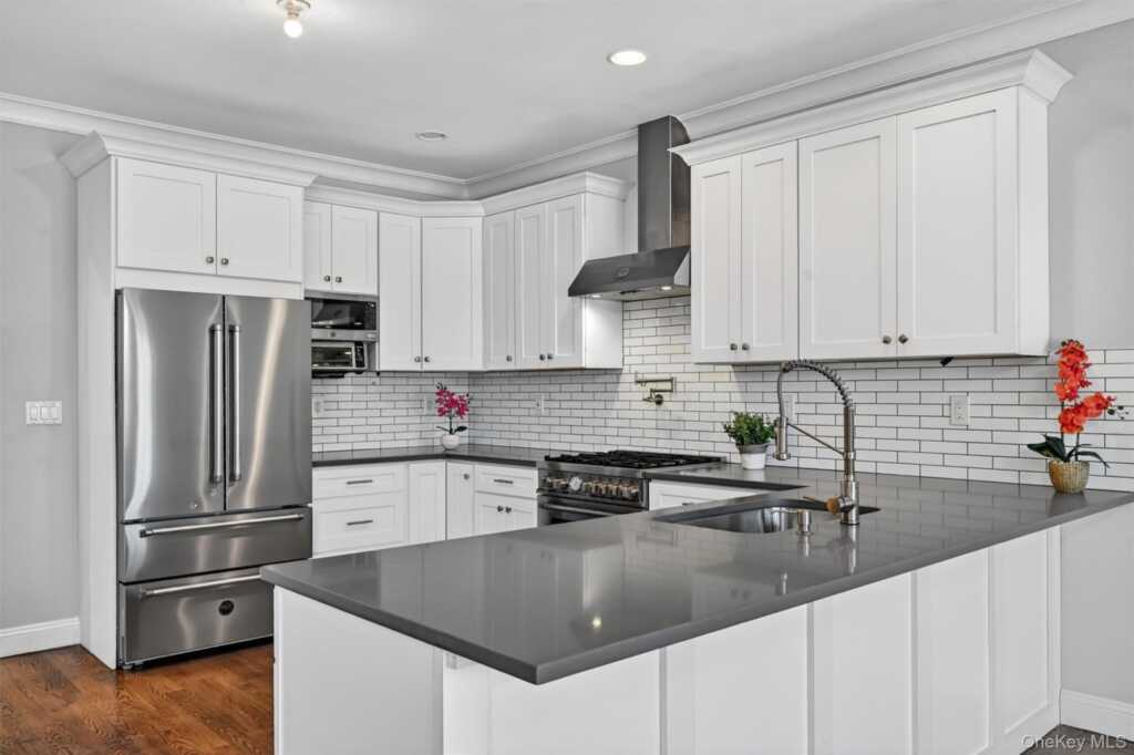 548 Mountainview Avenue, Valley Cottage, NY 10989 - Photo 14 of 44