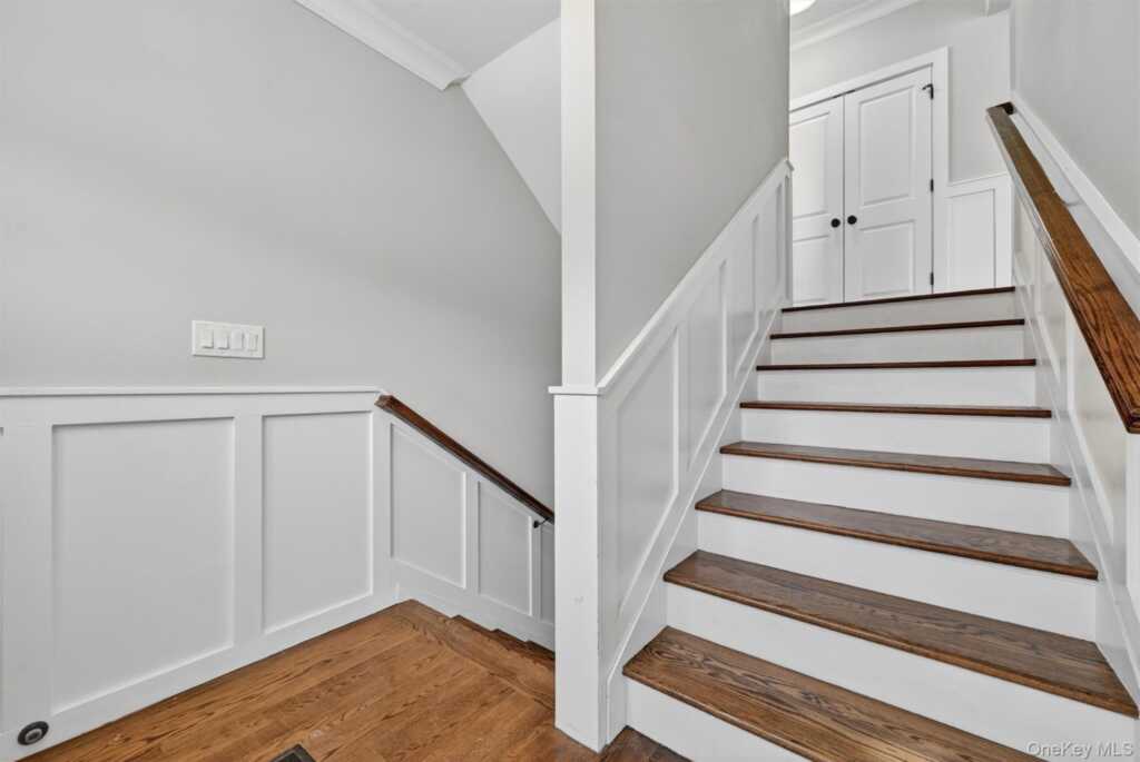 548 Mountainview Avenue, Valley Cottage, NY 10989 - Photo 2 of 44