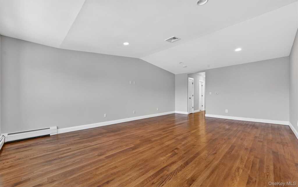 548 Mountainview Avenue, Valley Cottage, NY 10989 - Photo 24 of 44