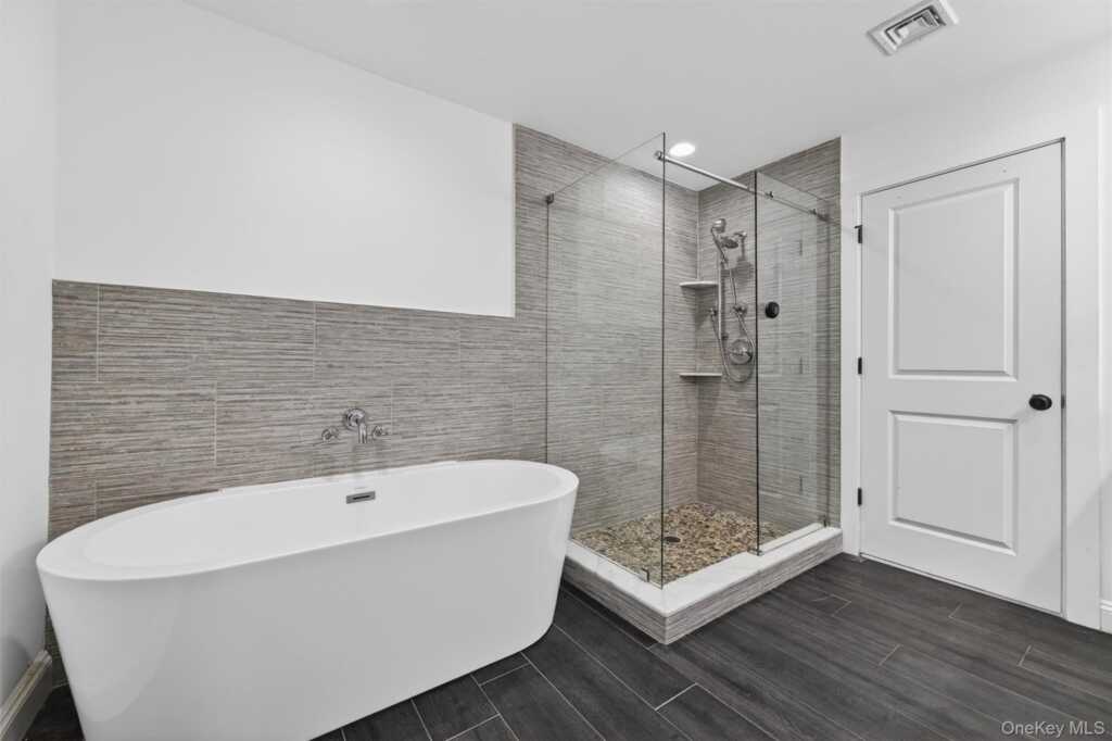 548 Mountainview Avenue, Valley Cottage, NY 10989 - Photo 27 of 44