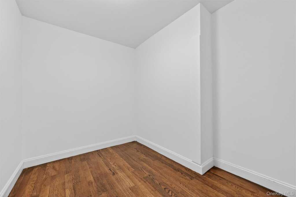 548 Mountainview Avenue, Valley Cottage, NY 10989 - Photo 28 of 44