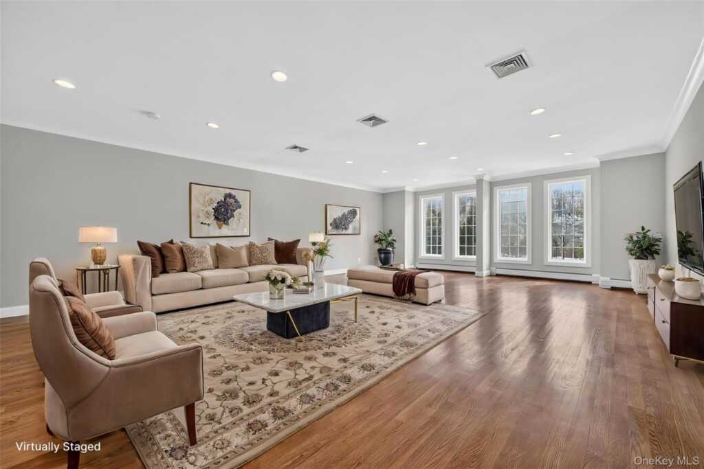 548 Mountainview Avenue, Valley Cottage, NY 10989 - Photo 3 of 44