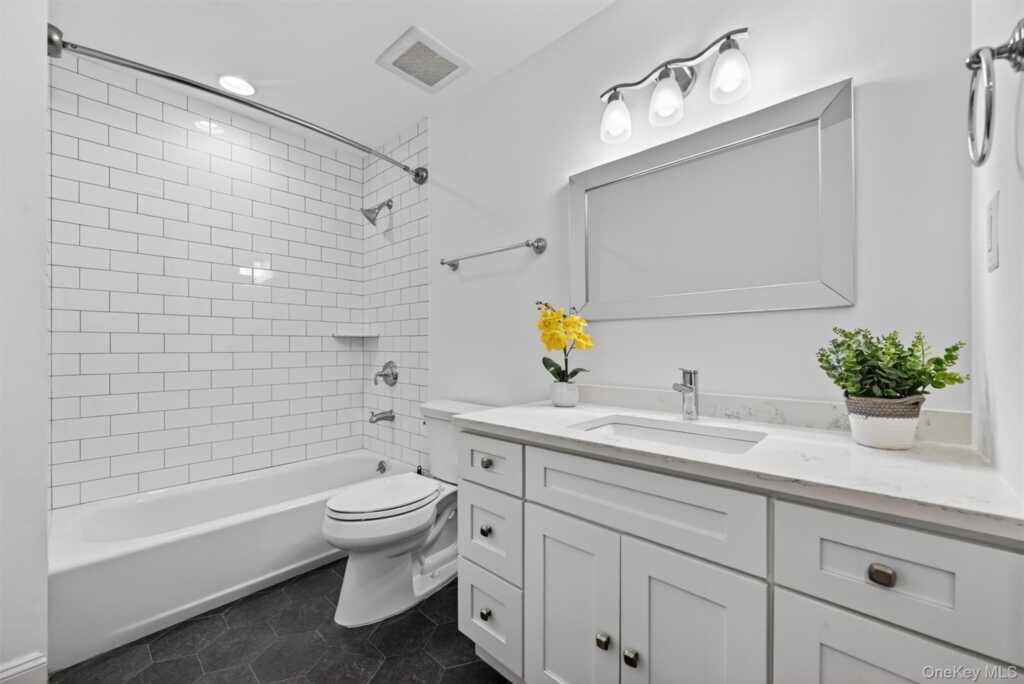 548 Mountainview Avenue, Valley Cottage, NY 10989 - Photo 31 of 44