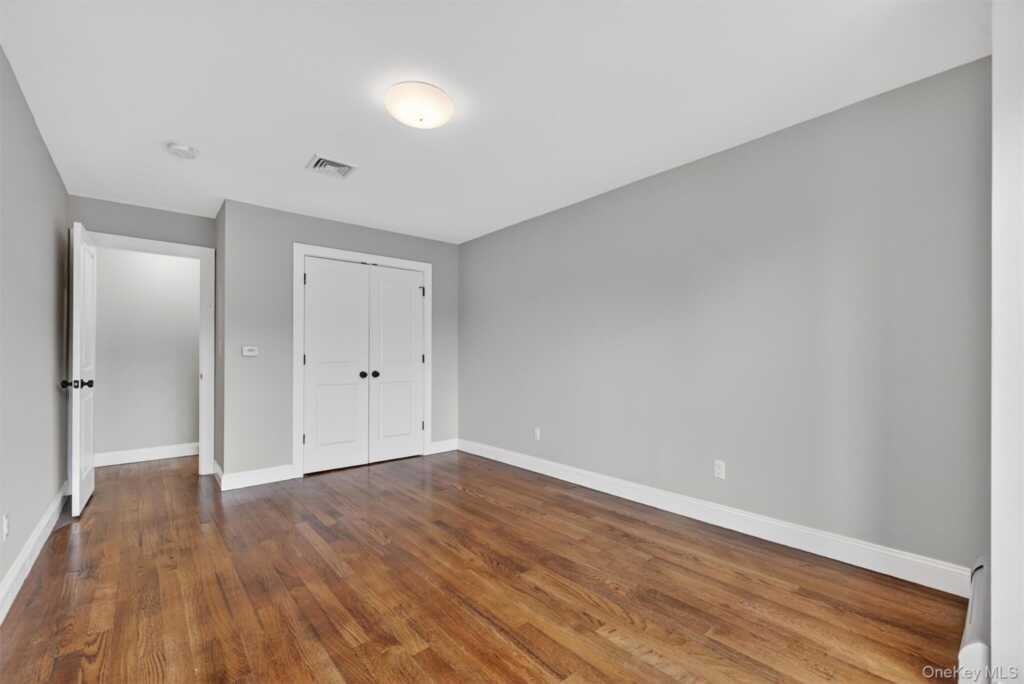 548 Mountainview Avenue, Valley Cottage, NY 10989 - Photo 33 of 44