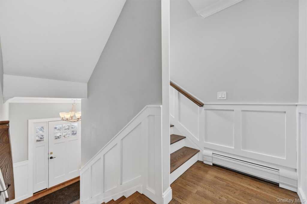 548 Mountainview Avenue, Valley Cottage, NY 10989 - Photo 34 of 44