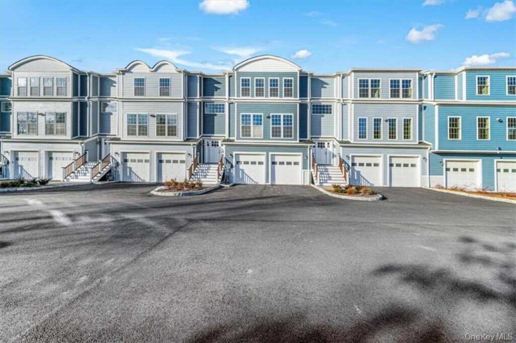 548 Mountainview Avenue, Valley Cottage, NY 10989 - Photo 40 of 44