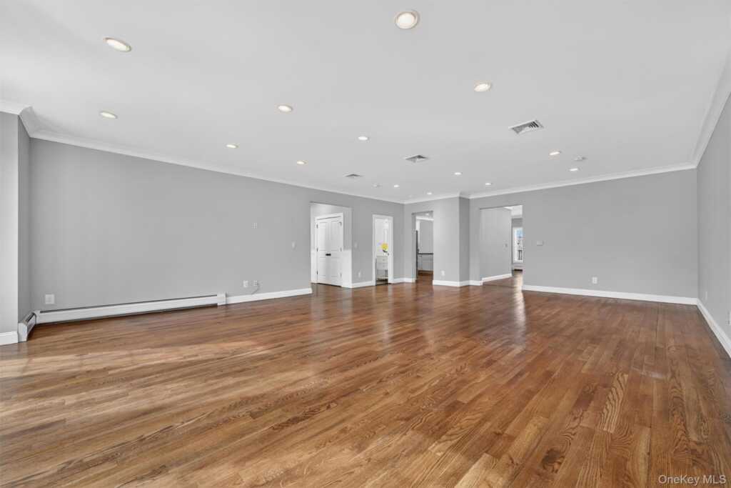 548 Mountainview Avenue, Valley Cottage, NY 10989 - Photo 5 of 44