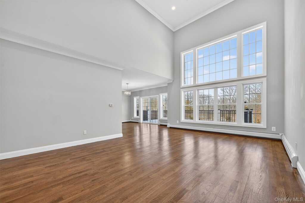 548 Mountainview Avenue, Valley Cottage, NY 10989 - Photo 8 of 44