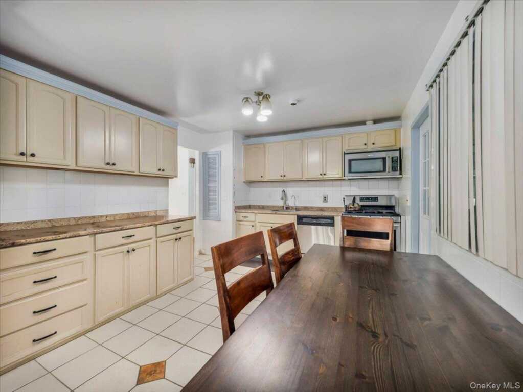 30 Govan Drive, Stony Point, NY 10980 - Photo 13 of 42