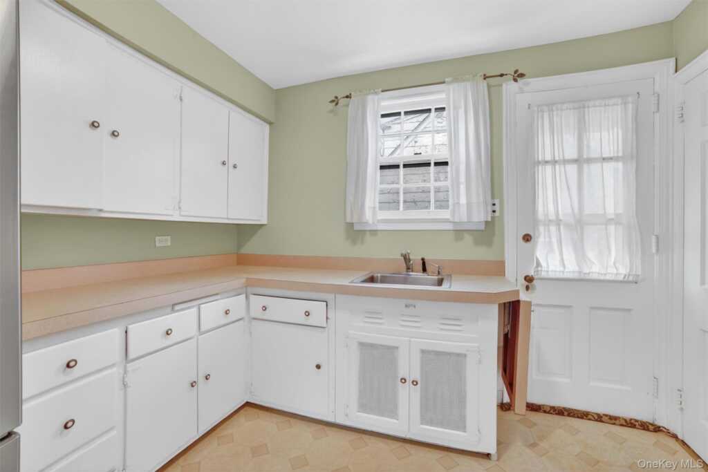 30 Argyle Road, Rye, NY 10573 - Photo 10 of 48